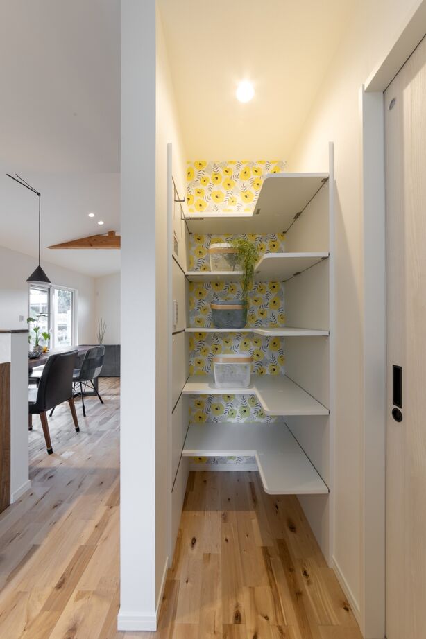 ハヤカワホーム 【2000万円台/30坪台/家事ラク】ウッドデッキまで一体となった大屋根の外観や快適な大空間が特徴の住まいの建築実例画像5