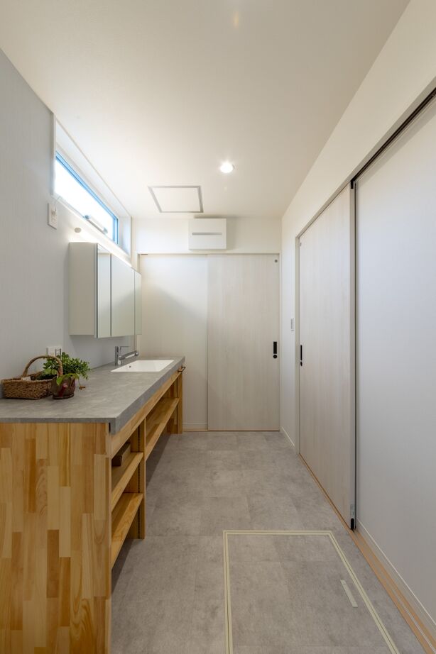 ハヤカワホーム 【2000万円台/30坪台/家事ラク】ウッドデッキまで一体となった大屋根の外観や快適な大空間が特徴の住まいの建築実例画像6