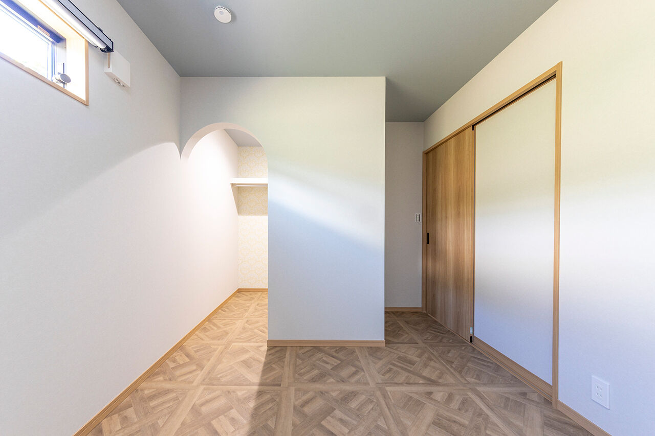 ハヤカワホーム 【カリフォルニア/サーファーズハウス】シルバーメタリックと木の外観。内装はヴィンテージ感ある本物志向の建築実例画像6