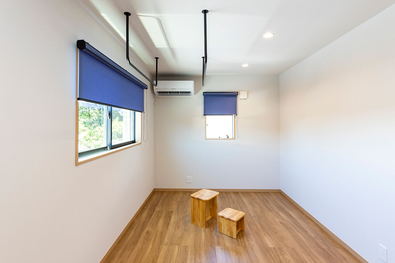 ハヤカワホーム 【カリフォルニア/サーファーズハウス】シルバーメタリックと木の外観。内装はヴィンテージ感ある本物志向の建築実例画像7