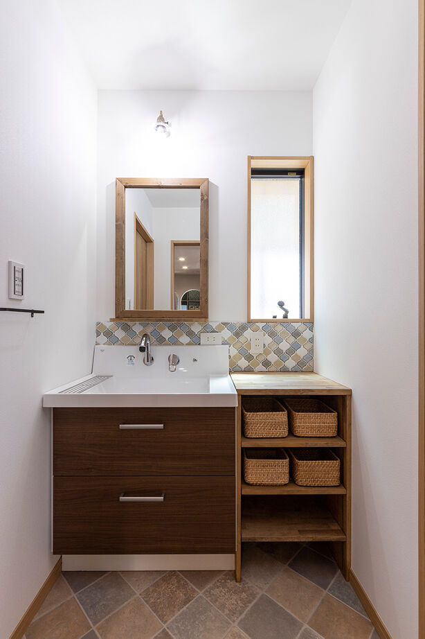 ハヤカワホーム 【カリフォルニア/サーファーズハウス】シルバーメタリックと木の外観。内装はヴィンテージ感ある本物志向の建築実例画像8