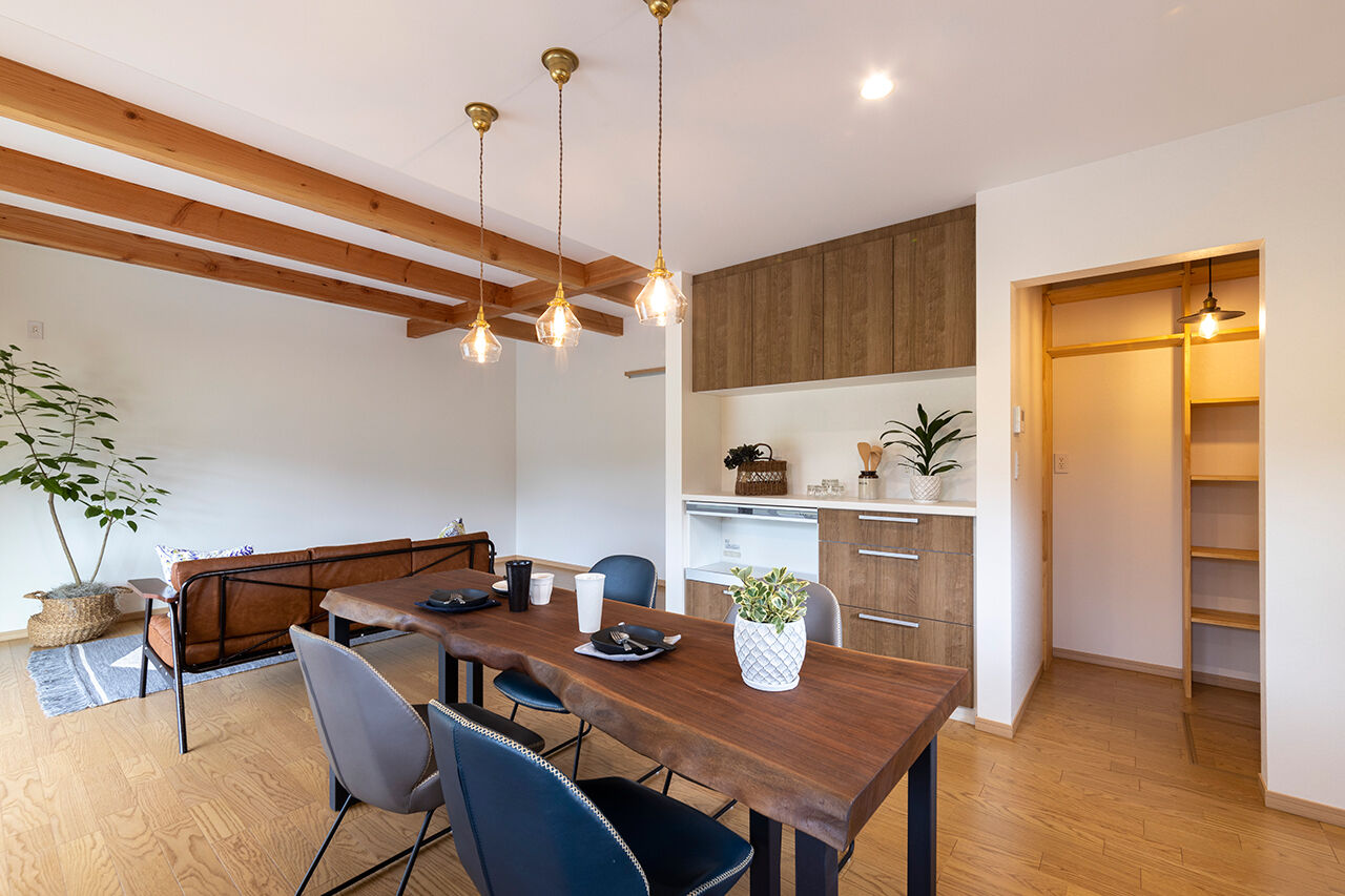 ハヤカワホーム 【2000万円台前半/30坪台/和モダン】どこか懐かしく新しい和テイストの外観。玄関もこだわりの木製建具で雰囲気よくの建築実例画像3