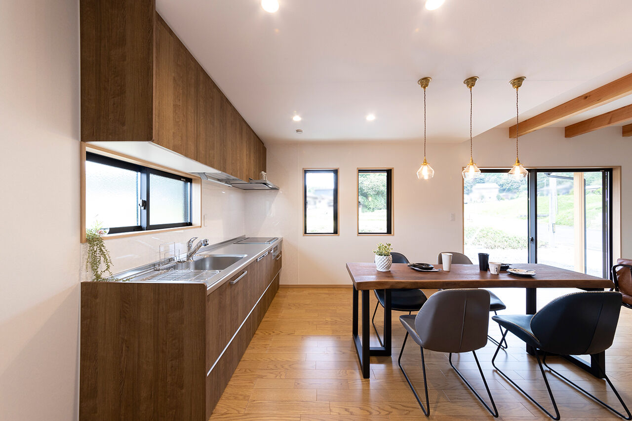 ハヤカワホーム 【2000万円台前半/30坪台/和モダン】どこか懐かしく新しい和テイストの外観。玄関もこだわりの木製建具で雰囲気よくの建築実例画像4