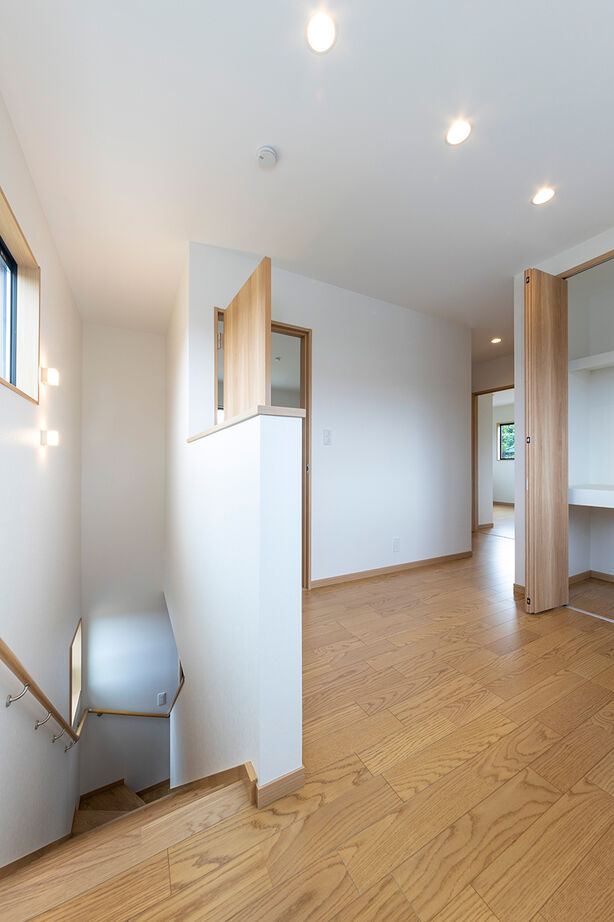 ハヤカワホーム 【2000万円台前半/30坪台/和モダン】どこか懐かしく新しい和テイストの外観。玄関もこだわりの木製建具で雰囲気よくの建築実例画像6