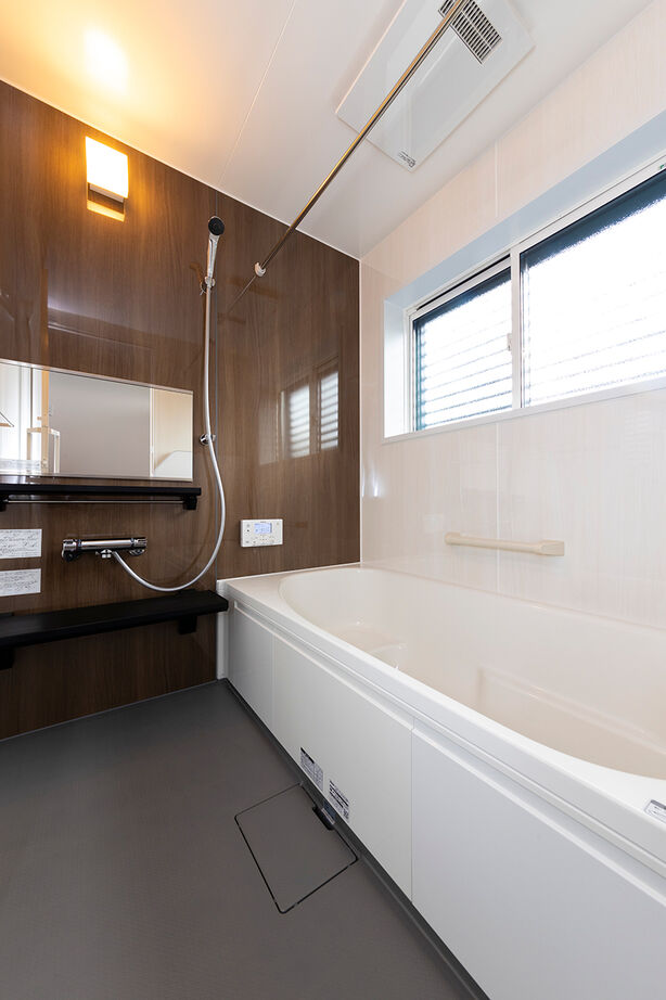 ハヤカワホーム 【2000万円台前半/30坪台/和モダン】どこか懐かしく新しい和テイストの外観。玄関もこだわりの木製建具で雰囲気よくの建築実例画像7