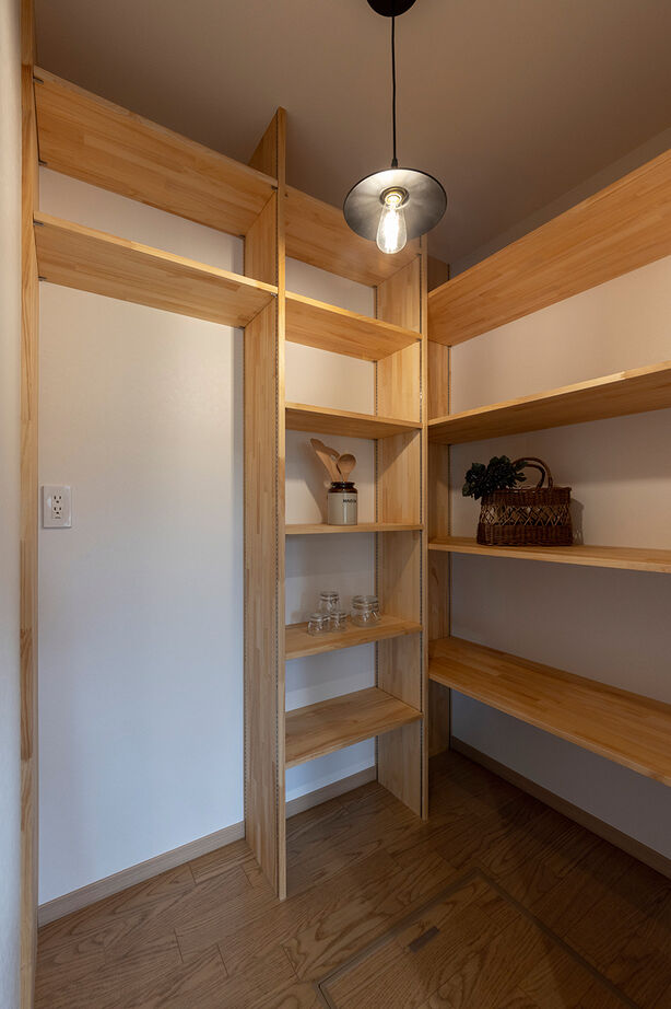 ハヤカワホーム 【2000万円台前半/30坪台/和モダン】どこか懐かしく新しい和テイストの外観。玄関もこだわりの木製建具で雰囲気よくの建築実例画像9