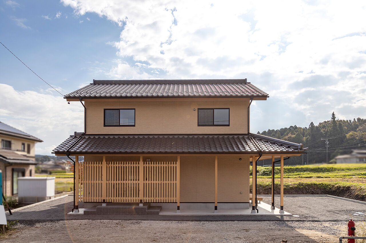 ハヤカワホーム 【2000万円台前半/30坪台/和モダン】どこか懐かしく新しい和テイストの外観。玄関もこだわりの木製建具で雰囲気よくの建築実例画像10