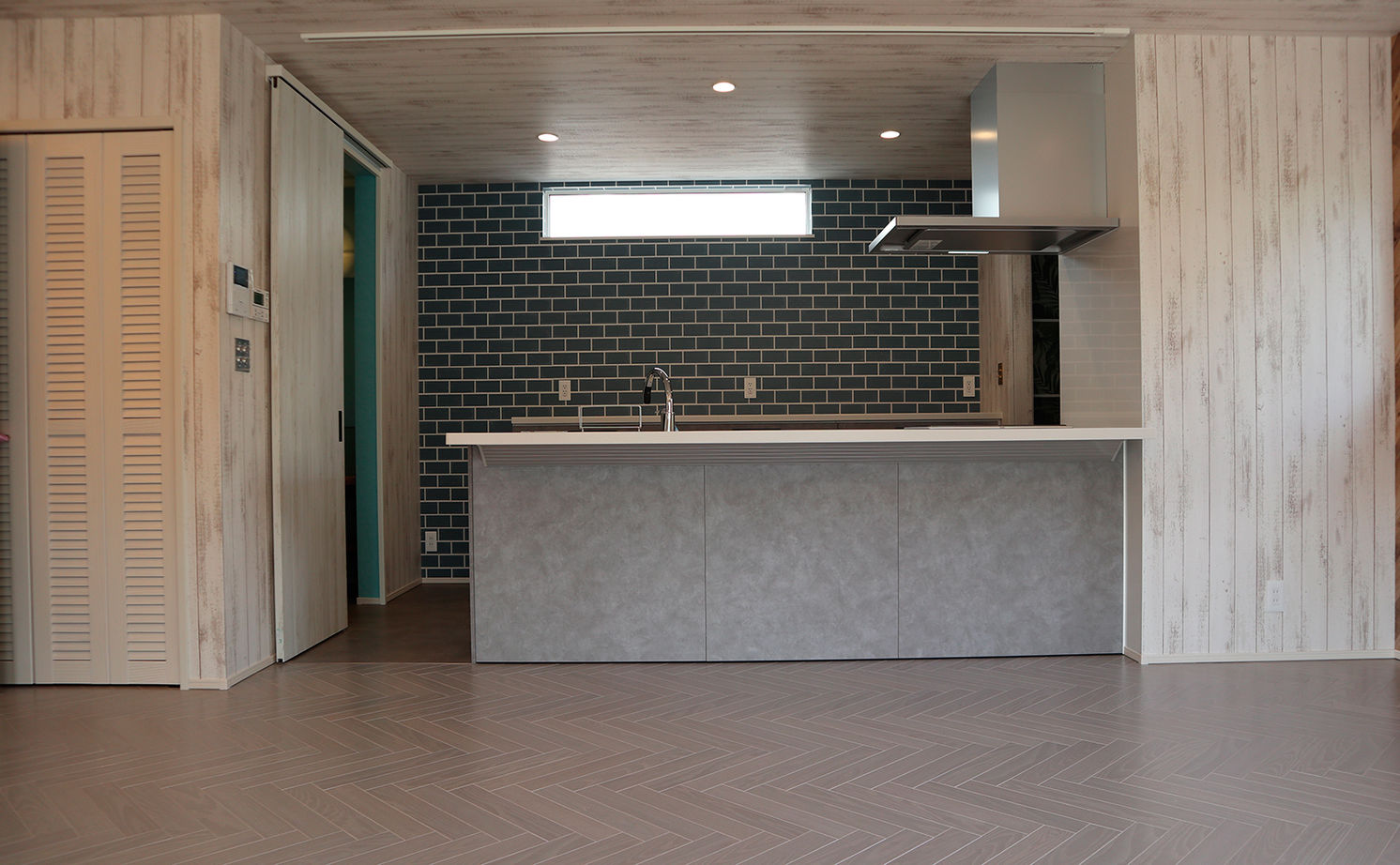 CPH【住起産業/静岡県東部】 【田方郡/ビルトインガレージ】デザインも暮らしやすさも兼ね備えた、クラシカルなアメリカンハウスの建築実例画像3