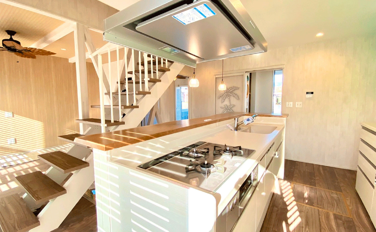 CPH【住起産業/静岡県東部】 【三島市/ハワイアンテイスト】南国の風薫る家。「好き」をとことんちりばめたオーダーメイドの家づくりの建築実例画像3