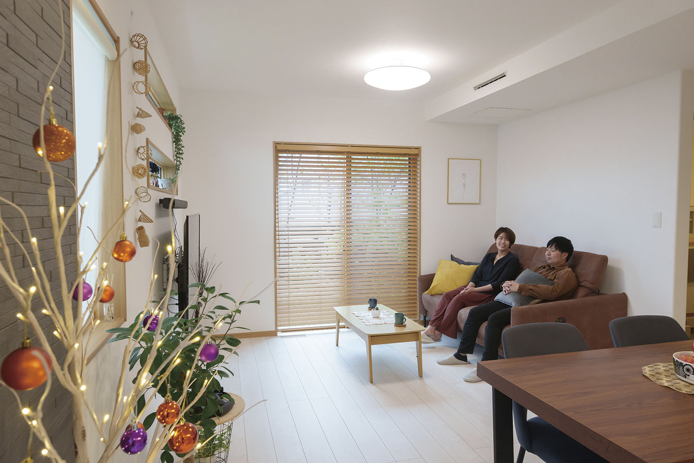 桧家住宅 【収納充実／間取図有】オリジナリティ溢れるキッチンとインテリアが魅せる、洗練された住まいの建築実例画像6