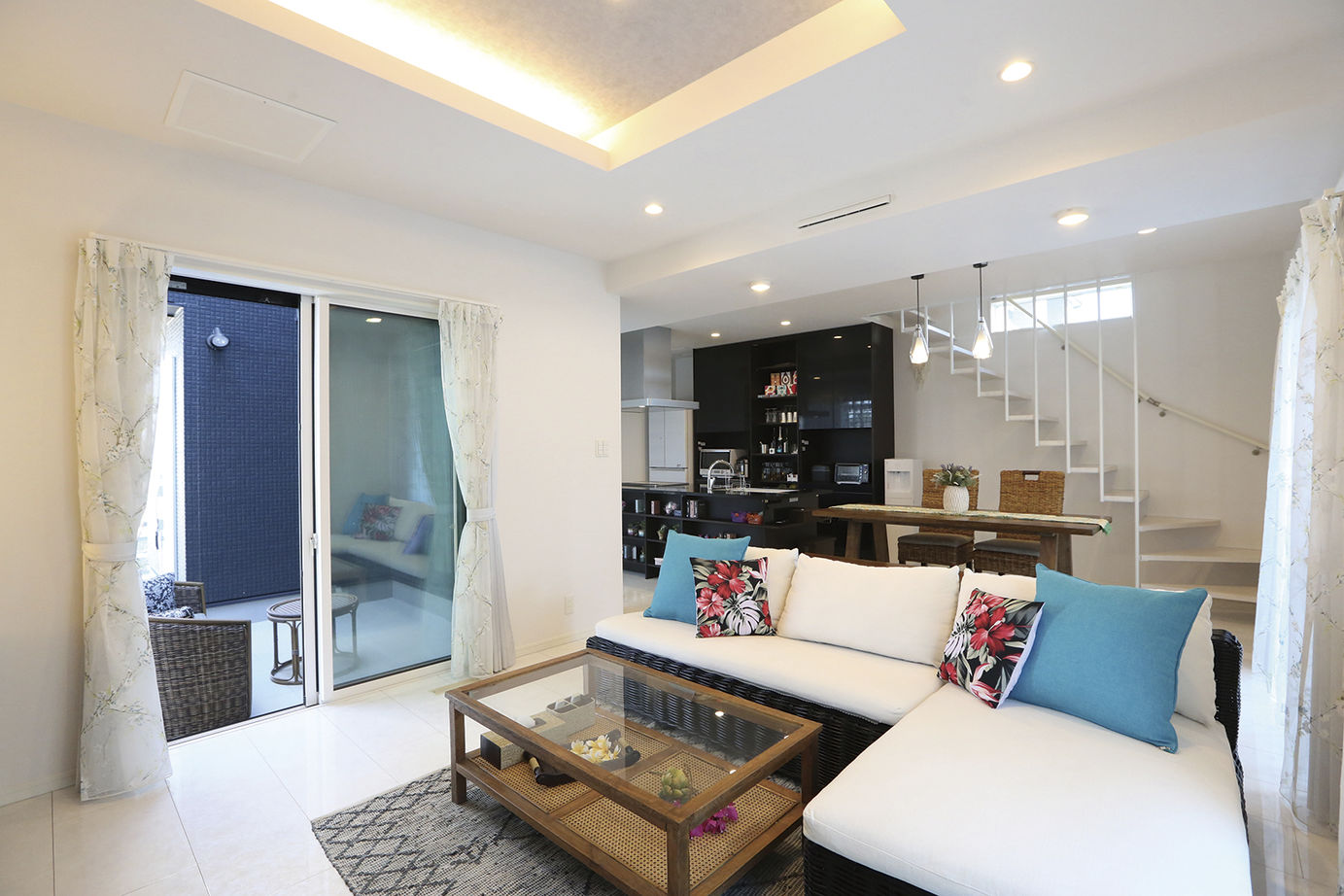 桧家住宅 【吹抜／パティオ／間取図】パティオがもたらす柔らかな光と開放感。毎日をリゾート気分にする住まいの建築実例画像3