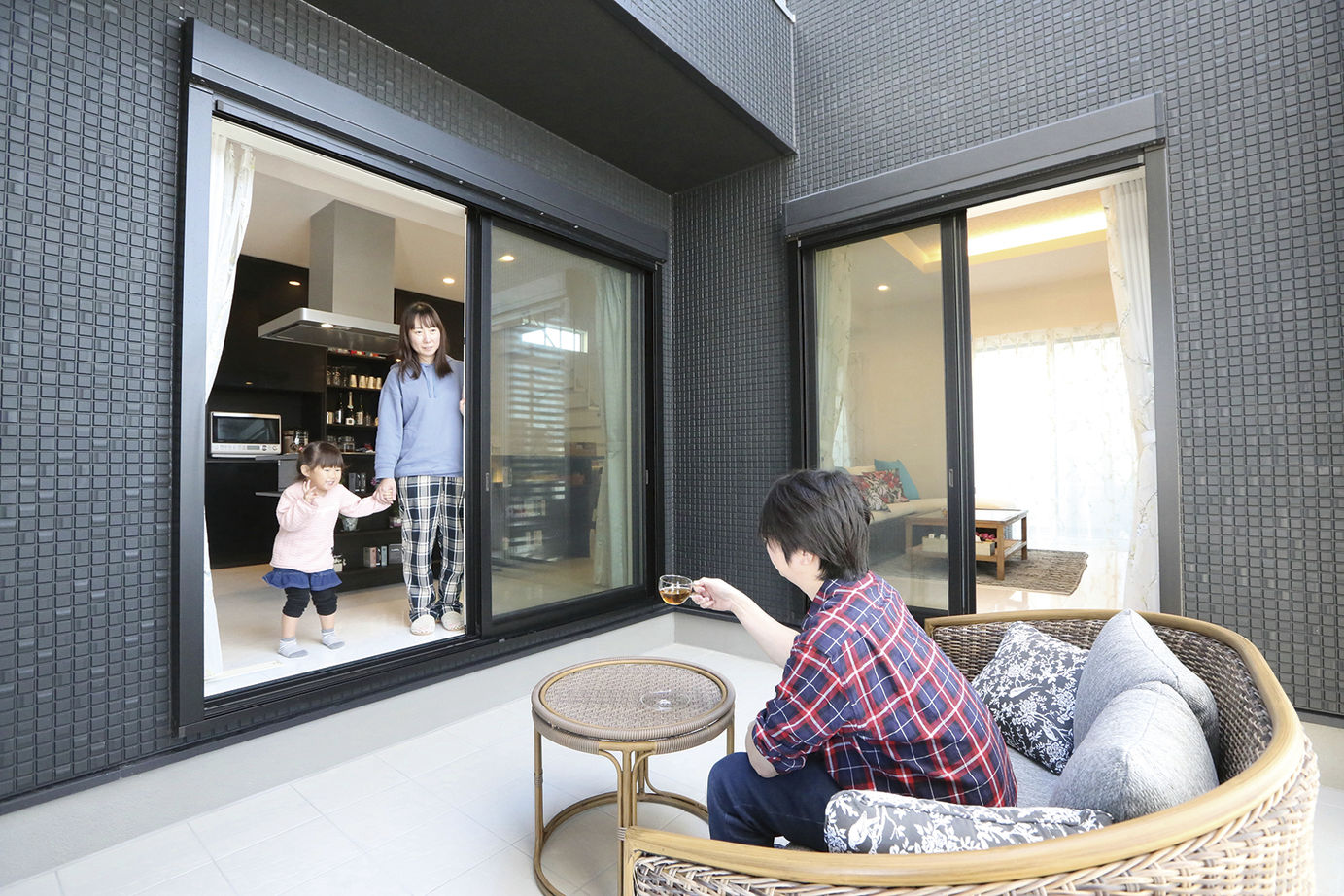 桧家住宅 【吹抜／パティオ／間取図】パティオがもたらす柔らかな光と開放感。毎日をリゾート気分にする住まいの建築実例画像5