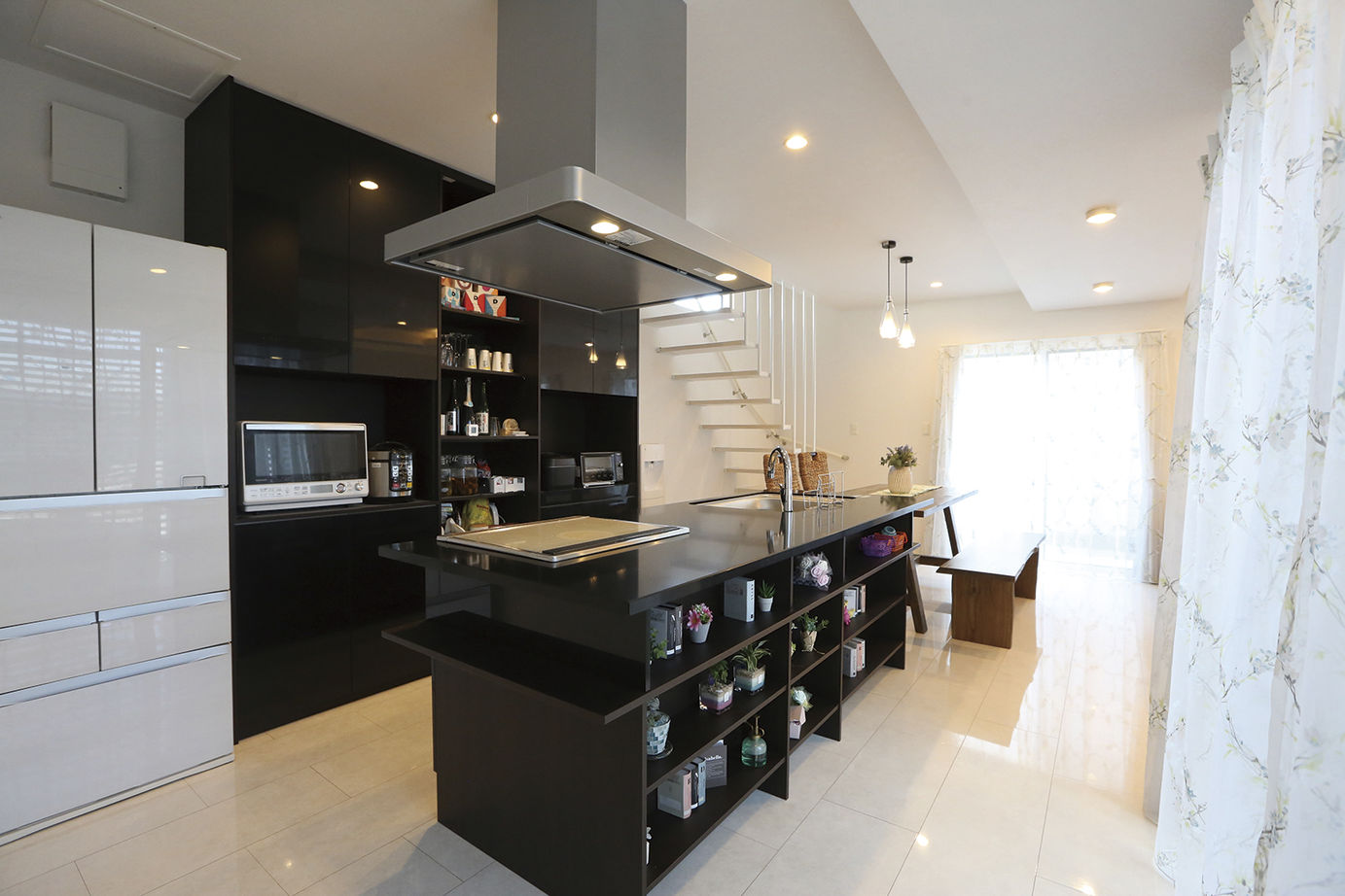 桧家住宅 【吹抜／パティオ／間取図】パティオがもたらす柔らかな光と開放感。毎日をリゾート気分にする住まいの建築実例画像6