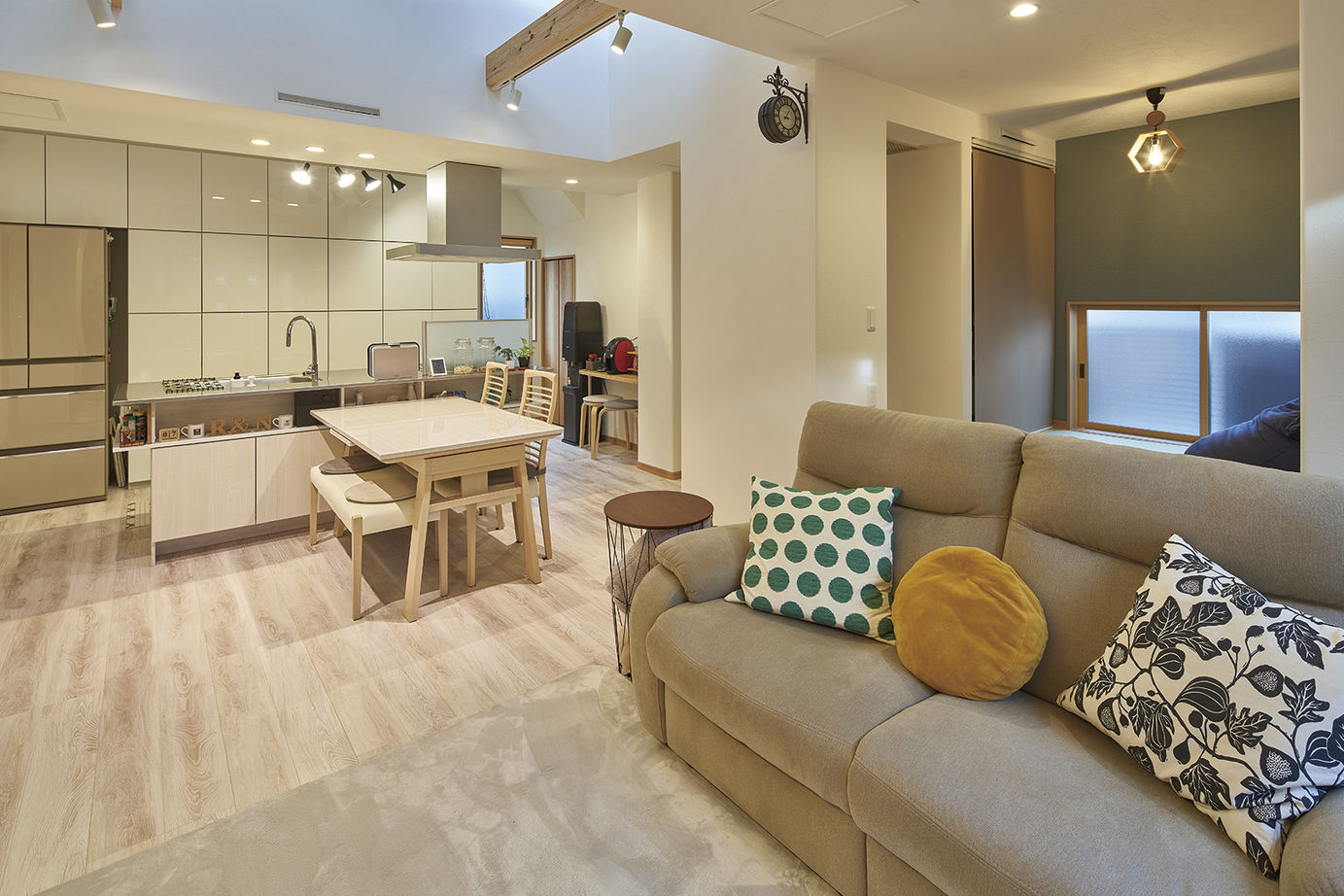 桧家住宅 【ビルトインガレージ／間取図】全館空調の快適さで健やかな暮らしを叶えた、完全分離型の二世帯住宅の建築実例画像4