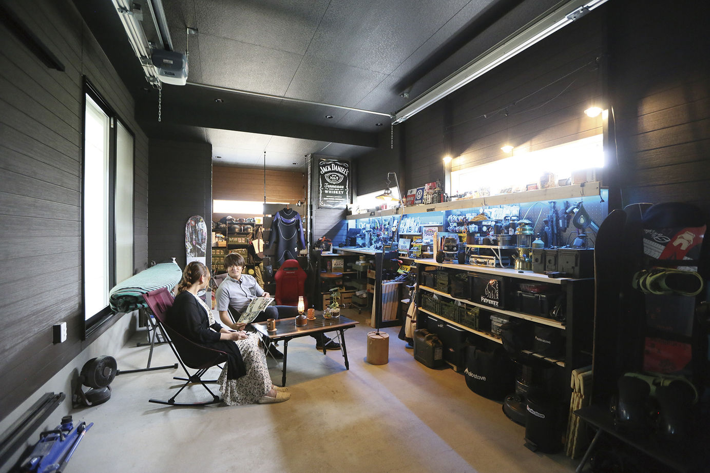 桧家住宅 【ビルトインガレージ／間取図有】屋上を楽しみ、趣味の道具をディスプレイした「隠れ家」のような住まいの建築実例画像