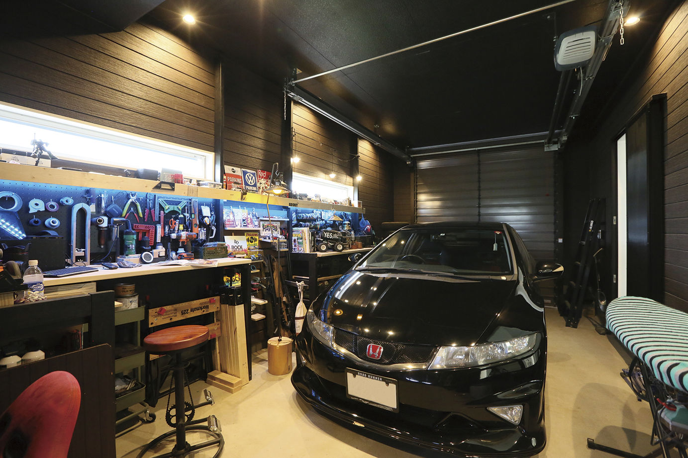 桧家住宅 【ビルトインガレージ／間取図有】屋上を楽しみ、趣味の道具をディスプレイした「隠れ家」のような住まいの建築実例画像2