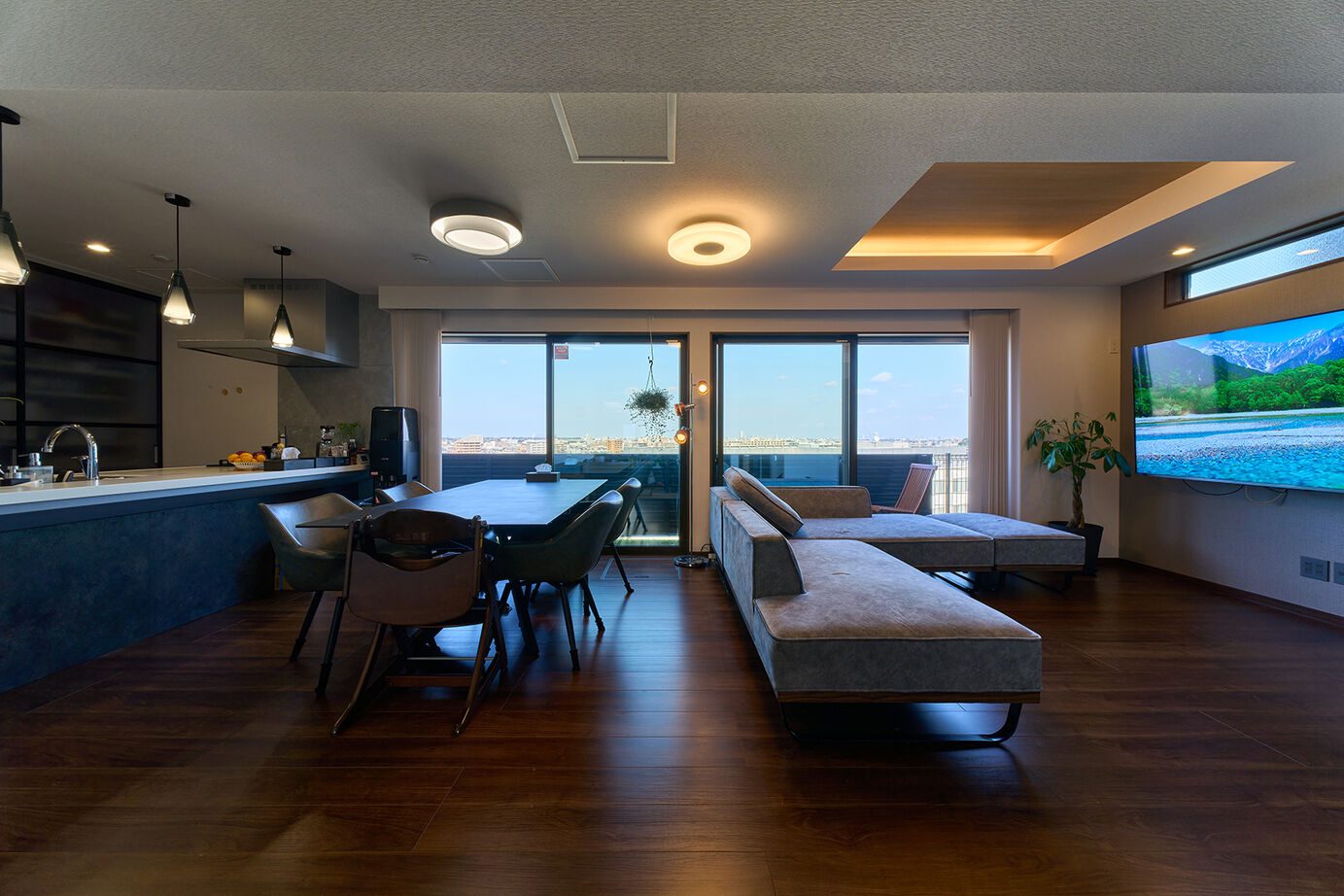 桧家住宅 【高台／ホテルライク／間取図】大きな窓の外に広がるパノラマを楽しむ、リゾートホテルのような住まいの建築実例画像2