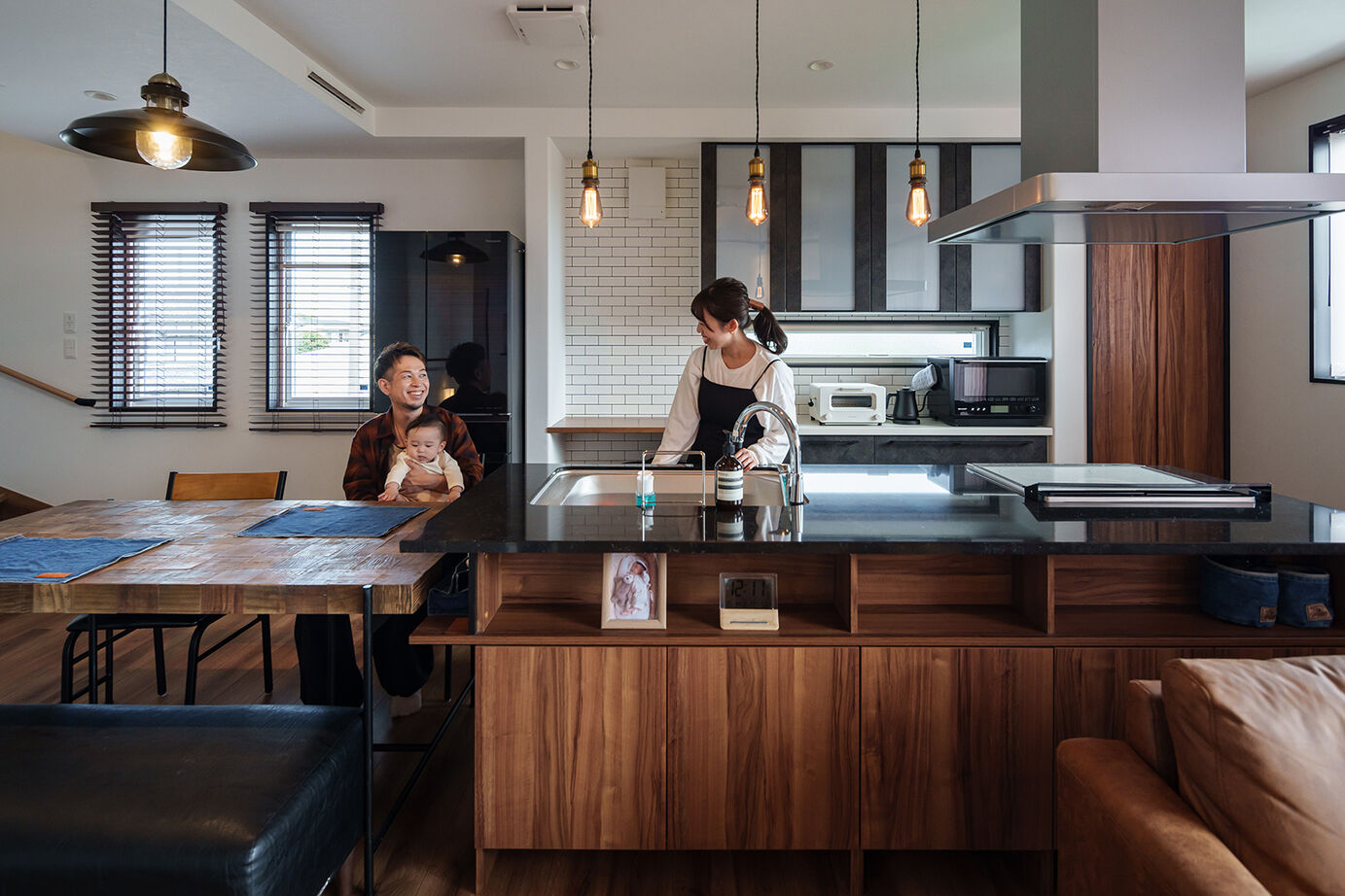 桧家住宅 【2階リビング／勾配天井／間取図】ウッディな素材感や間接照明の陰影を楽しむ「男前な家」の建築実例画像3