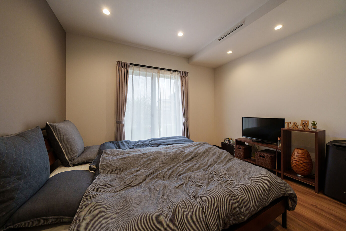 桧家住宅 【2階リビング／勾配天井／間取図】ウッディな素材感や間接照明の陰影を楽しむ「男前な家」の建築実例画像5