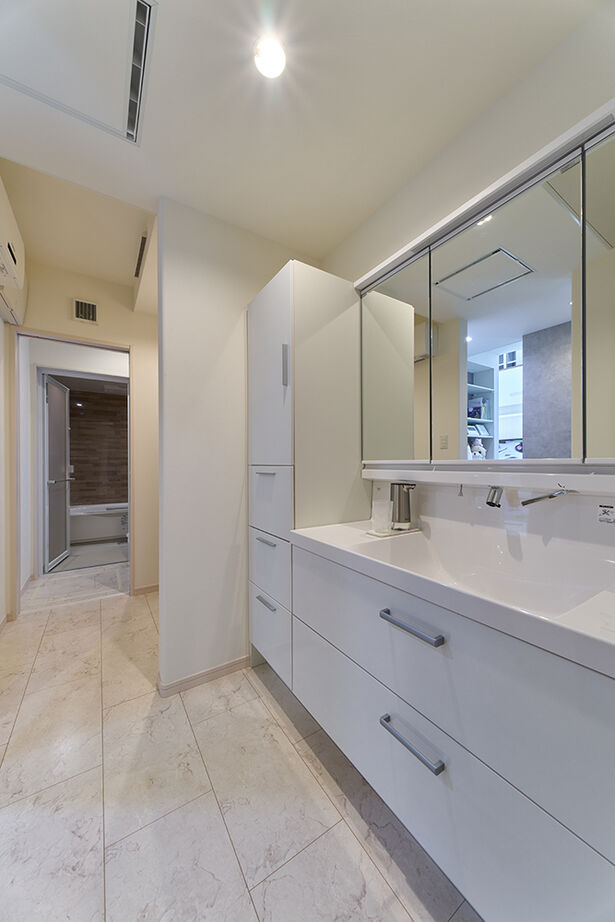 桧家住宅 【吹抜／土間収納／全館空調】白とグレージュで彩り、洗練されたイタリアンモダンの心地よい住まいの建築実例画像7