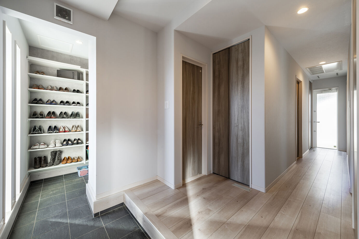 桧家住宅 【ホテルライク／収納充実／間取図】空間デザインにこだわり、ラグジュアリーホテルをイメージした住まいの建築実例画像9