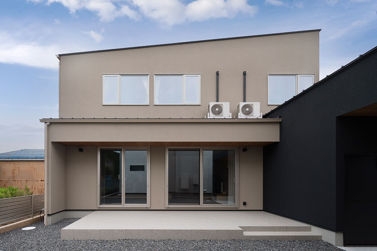 昭栄建設 【ガレージ/建築家デザイン/三重県】光・風・気配。外と、家族とつながり、心地よく暮らせるオープンな家の建築実例画像2