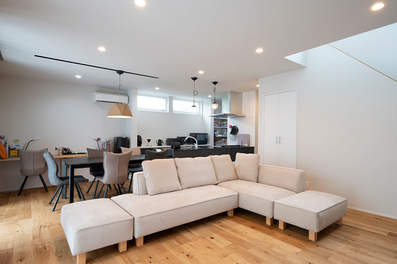 昭栄建設 【ガレージ/建築家デザイン/三重県】光・風・気配。外と、家族とつながり、心地よく暮らせるオープンな家の建築実例画像3