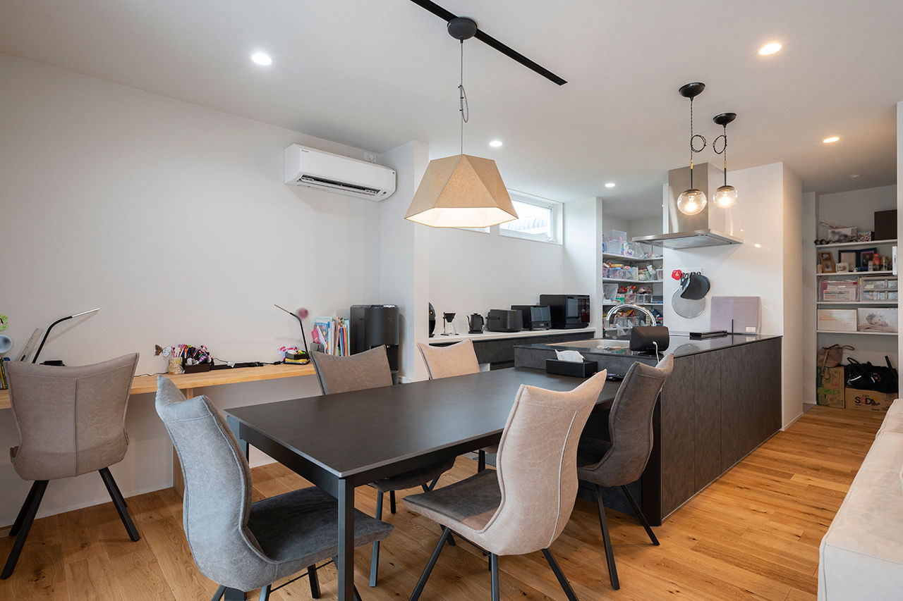 昭栄建設 【ガレージ/建築家デザイン/三重県】光・風・気配。外と、家族とつながり、心地よく暮らせるオープンな家の建築実例画像6