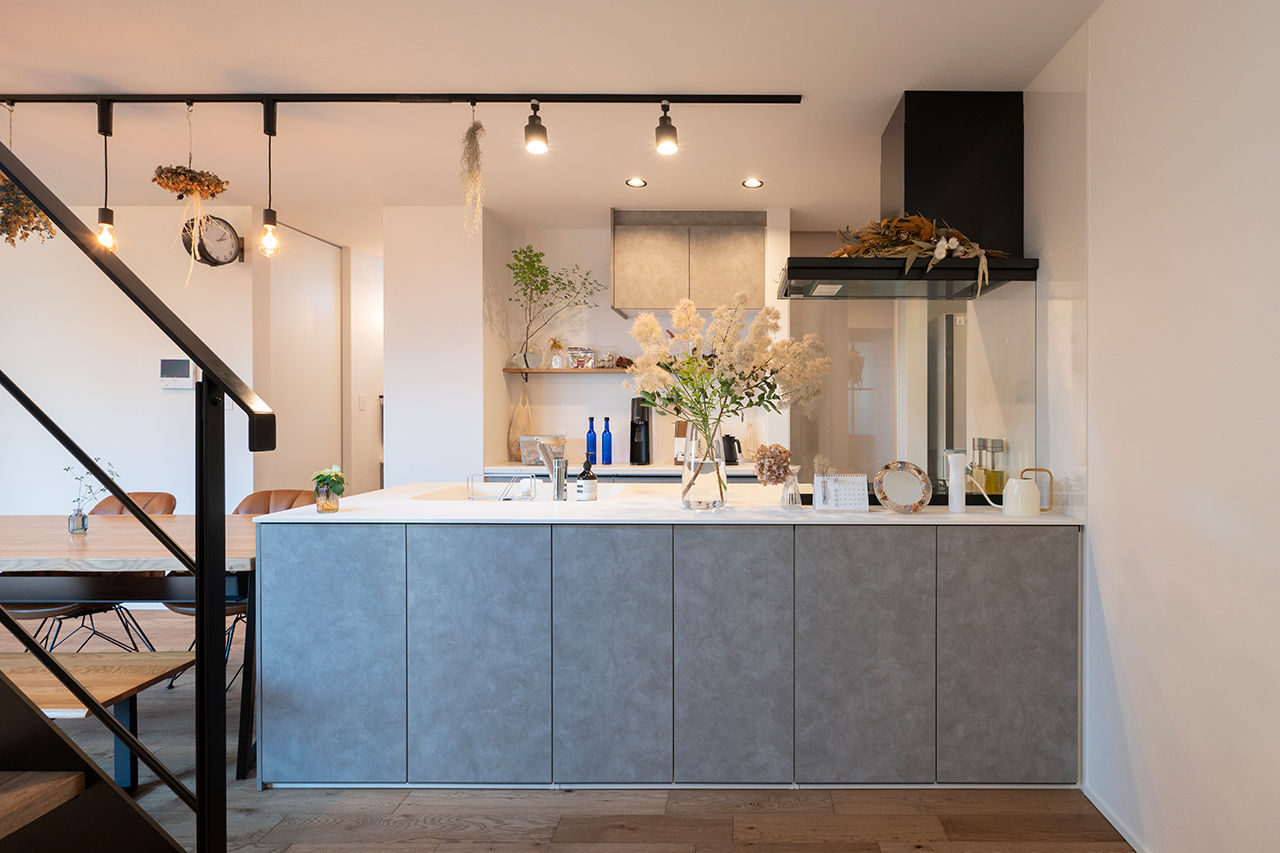 昭栄建設 【店舗併用住宅/三重県/間取り】格好いいと可愛いをバランスよく。ハーフ＆ハーフのおしゃれな家の建築実例画像4