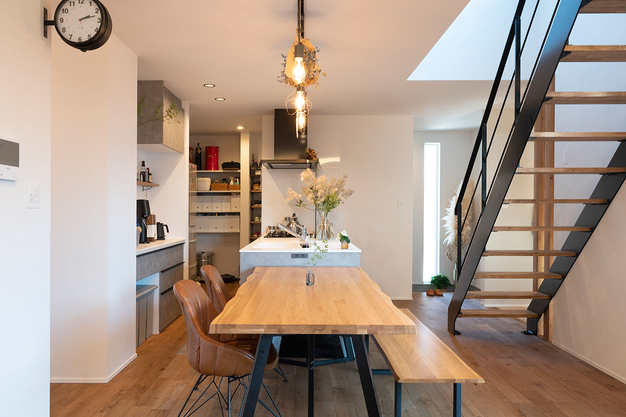 昭栄建設 【店舗併用住宅/三重県/間取り】格好いいと可愛いをバランスよく。ハーフ＆ハーフのおしゃれな家の建築実例画像5