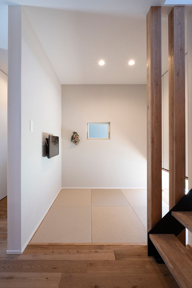 昭栄建設 【店舗併用住宅/三重県/間取り】格好いいと可愛いをバランスよく。ハーフ＆ハーフのおしゃれな家の建築実例画像6