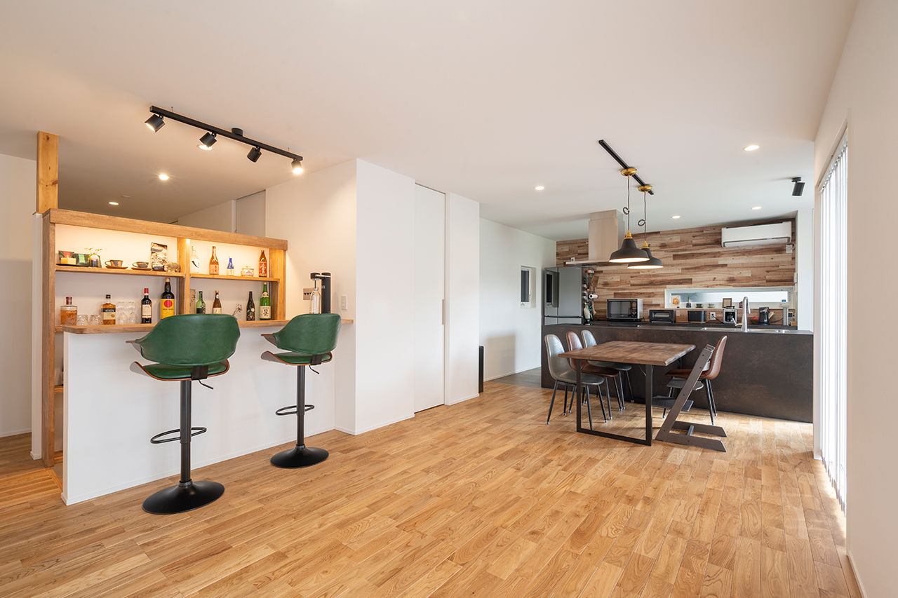 昭栄建設 【ガレージ/建築家デザイン/三重県】閉じながら開く、開放的な暮らし。ゆとりを重視したハイグレードな邸宅の建築実例画像3