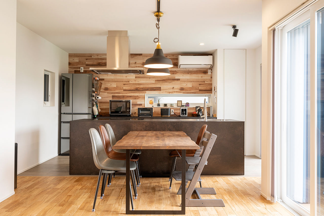 昭栄建設 【ガレージ/建築家デザイン/三重県】閉じながら開く、開放的な暮らし。ゆとりを重視したハイグレードな邸宅の建築実例画像4