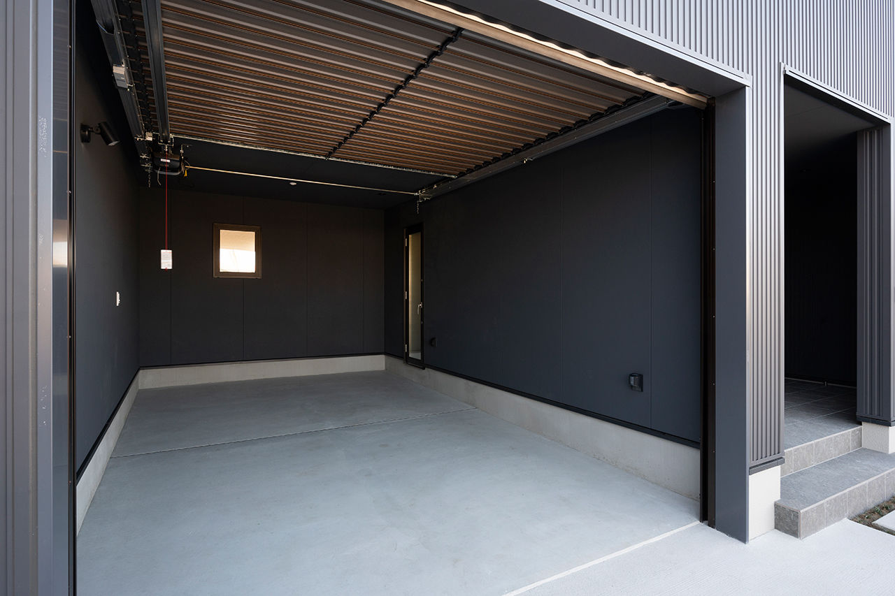 昭栄建設 【ガレージ/建築家デザイン/三重県】閉じながら開く、開放的な暮らし。ゆとりを重視したハイグレードな邸宅の建築実例画像9