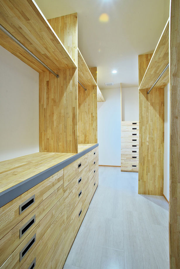 タナベ住建 【福井県越前市/2500～2999万円/40.8坪/4LDK/ドレスルーム】木格子と深い軒が印象的な、平屋風現代住宅の建築実例画像7