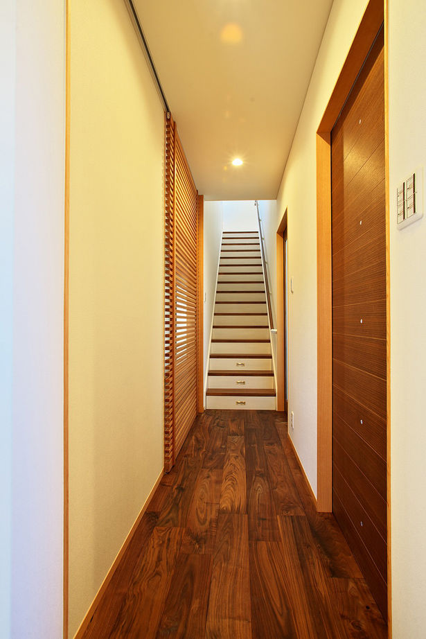 タナベ住建 【福井県越前市/2500～2999万円/40.8坪/4LDK/ドレスルーム】木格子と深い軒が印象的な、平屋風現代住宅の建築実例画像10