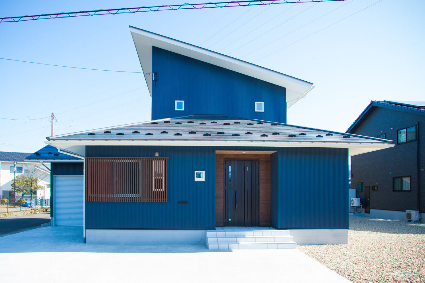 タナベ住建 【福井県越前市/2900万円台/38坪/ZEH/インナーガレージ】光熱費を抑えて快適に、ガレージ付きのZEH住宅の建築実例画像2