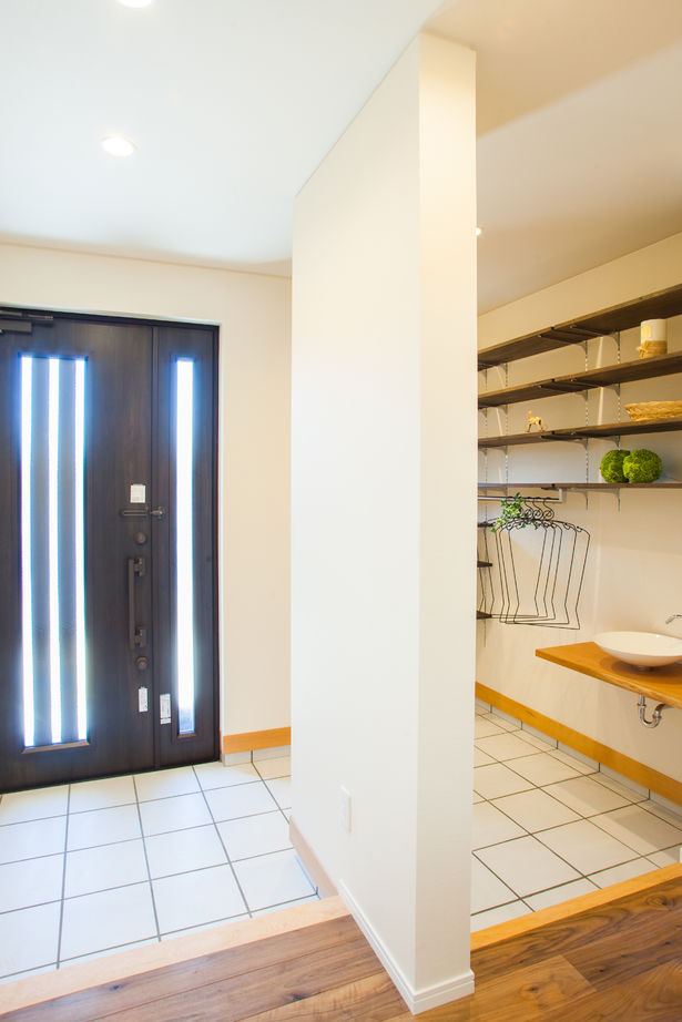 タナベ住建 【福井県越前市/2900万円台/38坪/ZEH/インナーガレージ】光熱費を抑えて快適に、ガレージ付きのZEH住宅の建築実例画像3