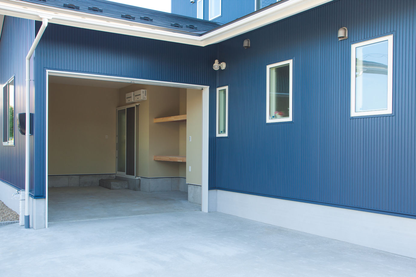 タナベ住建 【福井県越前市/2900万円台/38坪/ZEH/インナーガレージ】光熱費を抑えて快適に、ガレージ付きのZEH住宅の建築実例画像4