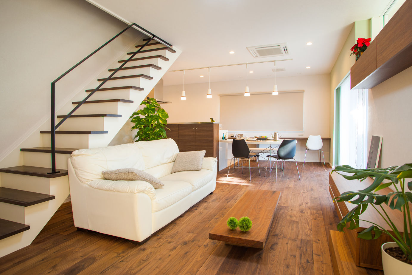 タナベ住建 【福井県越前市/2900万円台/38坪/ZEH/インナーガレージ】光熱費を抑えて快適に、ガレージ付きのZEH住宅の建築実例画像5