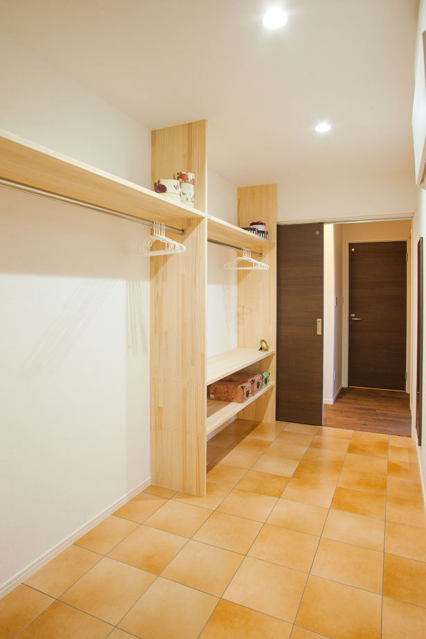 タナベ住建 【福井県越前市/2900万円台/38坪/ZEH/インナーガレージ】光熱費を抑えて快適に、ガレージ付きのZEH住宅の建築実例画像7