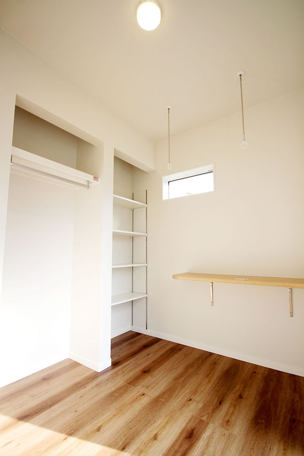 ホームサポート【佐賀県全域・福岡県南西部】 広々大開放空間のLDKと大容量収納！読書スペースやアウトドアリビング共用収納がある施主様満足の家の建築実例画像5