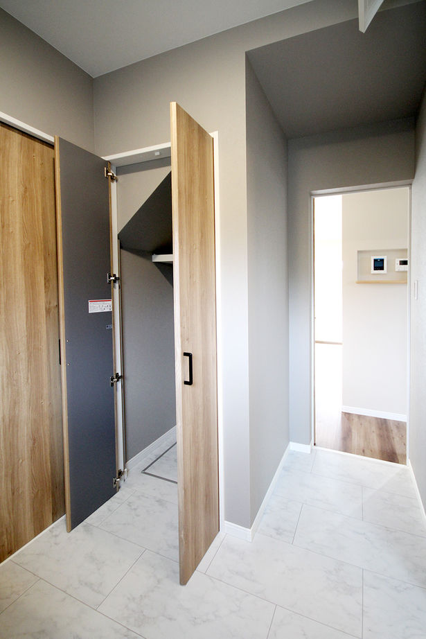 ホームサポート【佐賀県全域・福岡県南西部】 広々大開放空間のLDKと大容量収納！読書スペースやアウトドアリビング共用収納がある施主様満足の家の建築実例画像8