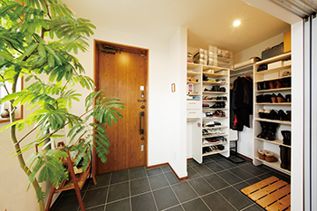 アオイ建設　一級建築士事務所 【相模原エリア/2000万円台/32坪/間取り図】バイク用ビルトインガレージを叶えた デザインに大満足の住まいの建築実例画像6