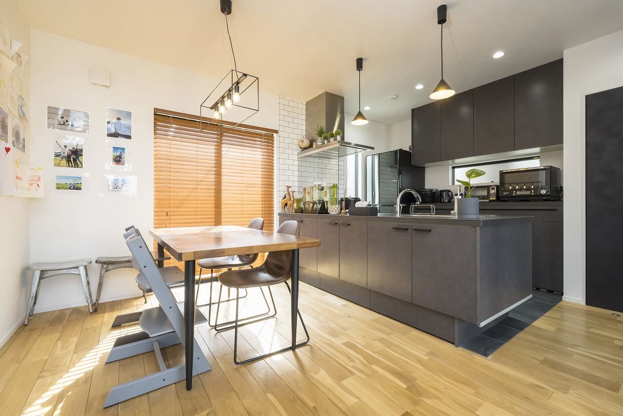 アオイ建設　一級建築士事務所 【2050万円／間取り図有】街を見下ろし、空を感じる絶景テラス。建築系の夫妻がかたちにした理想の家の建築実例画像4