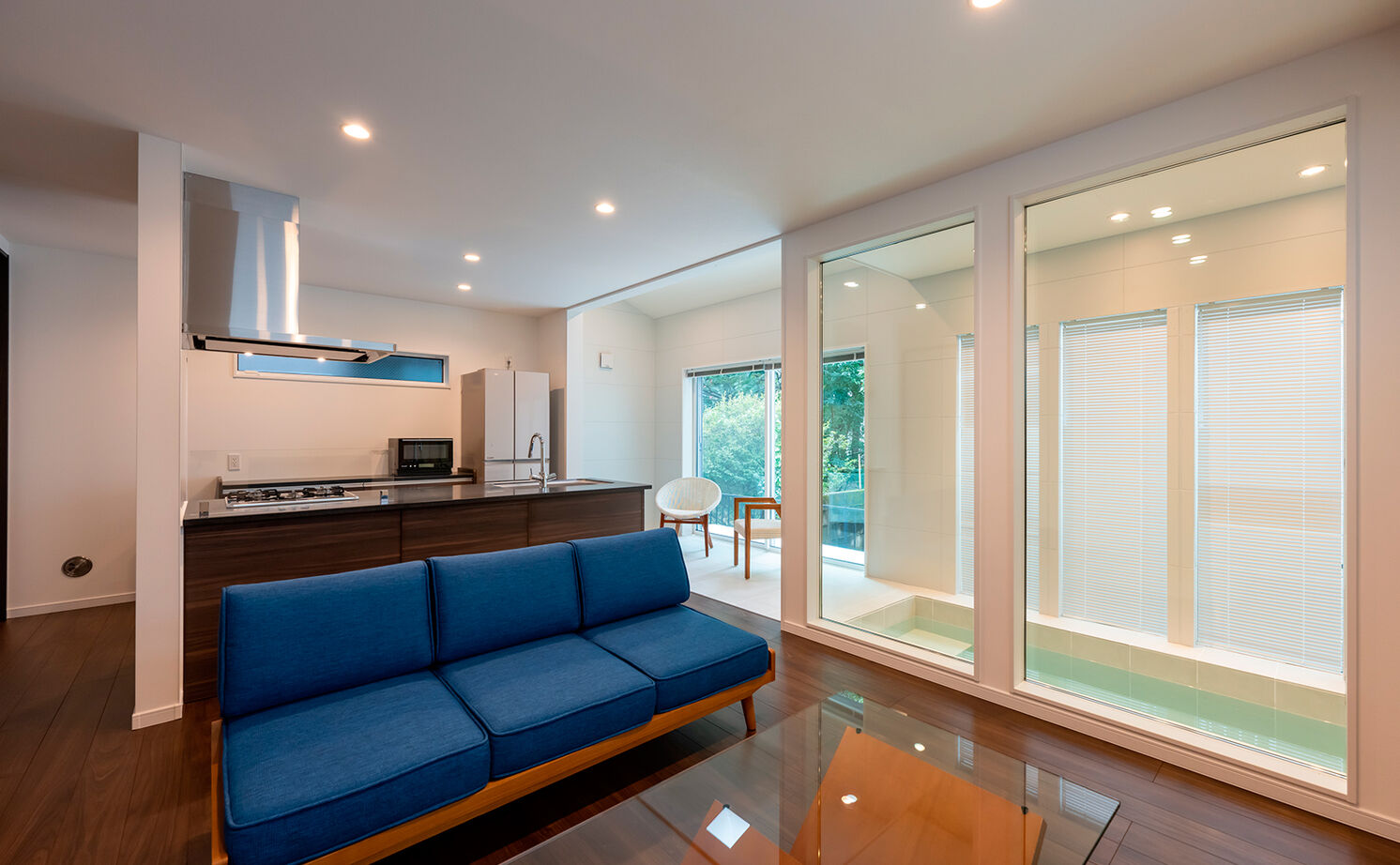 アオイ建設　一級建築士事務所 【2000万円台/27.3坪/間取り有】初めての神奈川県住まいは土地探しから一緒に。リビングにプールがある家の建築実例画像