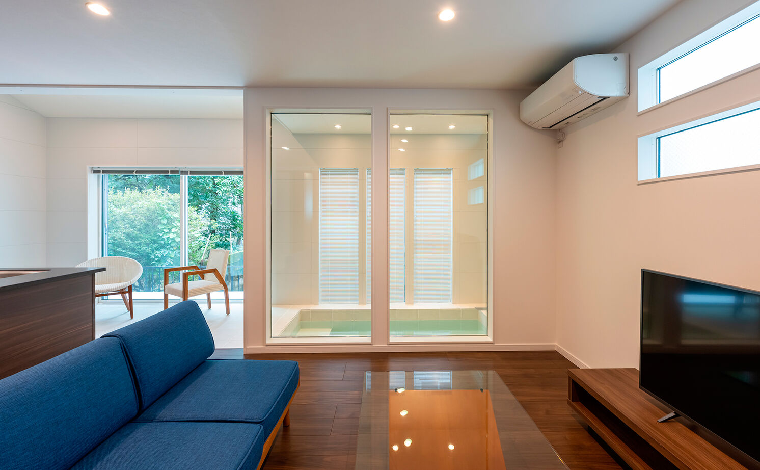 アオイ建設　一級建築士事務所 【2000万円台/27.3坪/間取り有】初めての神奈川県住まいは土地探しから一緒に。リビングにプールがある家の建築実例画像3