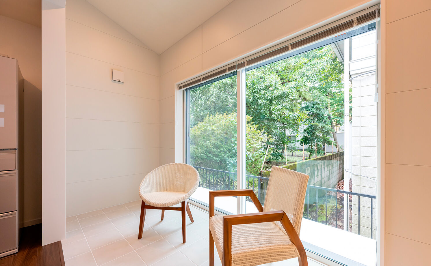 アオイ建設　一級建築士事務所 【2000万円台/27.3坪/間取り有】初めての神奈川県住まいは土地探しから一緒に。リビングにプールがある家の建築実例画像4