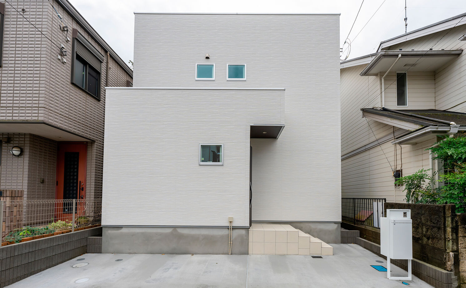 アオイ建設　一級建築士事務所 【2000万円台/27.3坪/間取り有】初めての神奈川県住まいは土地探しから一緒に。リビングにプールがある家の建築実例画像10