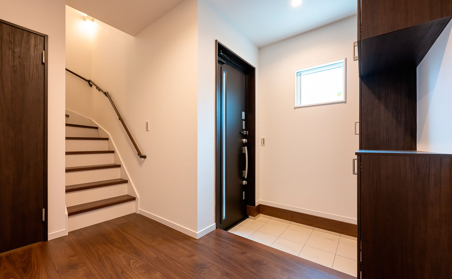 アオイ建設　一級建築士事務所 【2000万円台/27.3坪/間取り有】初めての神奈川県住まいは土地探しから一緒に。リビングにプールがある家の建築実例画像13